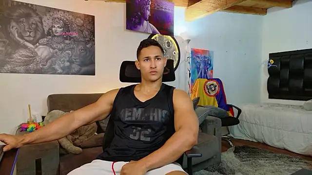 Snapshot of BenjaminCooperk chatting on July 24, 4:21 am BenjaminCooperk online show from July 24, 4:21 am