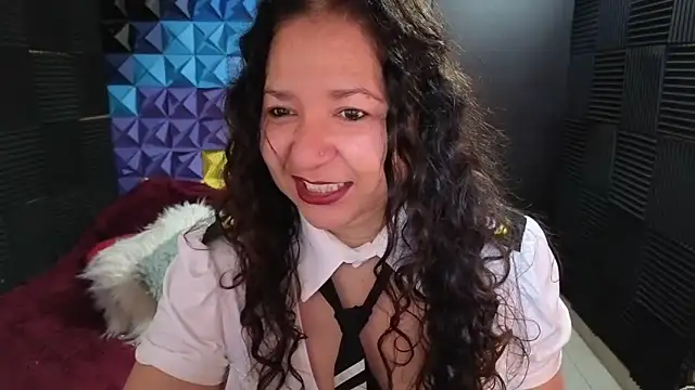 Snapshot of katifoxx chatting on December 1, 2:33 pm katifoxx online show from December 1, 2:33 pm