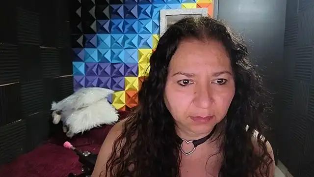 Snapshot of katifoxx chatting on December 13, 8:04 pm katifoxx online show from December 13, 8:04 pm