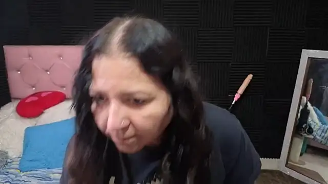 Snapshot of katifoxx chatting on April 12, 4:56 pm katifoxx online show from April 12, 4:56 pm