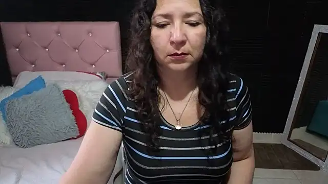 Snapshot of katifoxx chatting on May 3, 7:53 pm katifoxx online show from May 3, 7:53 pm