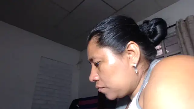 adrixxx38 online show from November 28, 9:39 pm