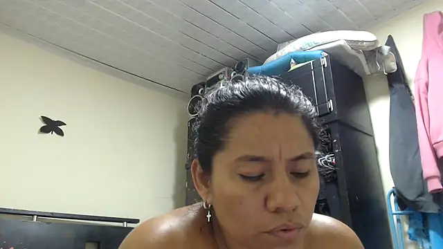 Snapshot of adrixxx38 chatting on May 15, 7:48 am adrixxx38 online show from May 15, 7:48 am