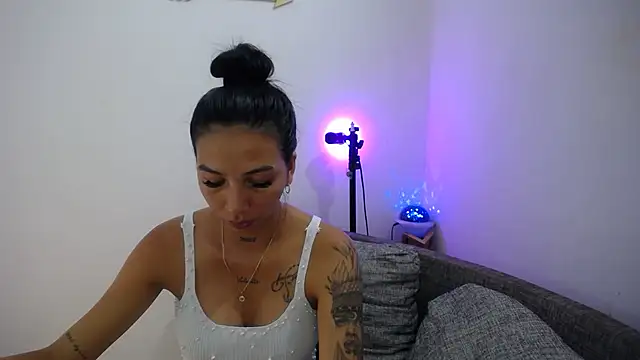 Snapshot of Allyson_Smith chatting on December 10, 10:47 pm Allyson Smith online show from December 10, 10:47 pm