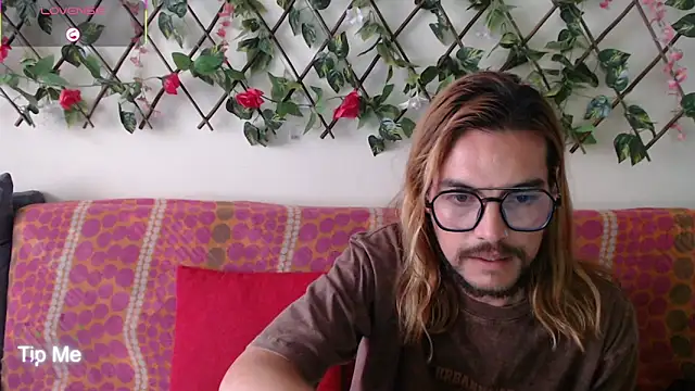 Snapshot of Jack_Emily1 chatting on February 24, 8:29 pm Jack Emily1 online show from February 24, 8:29 pm