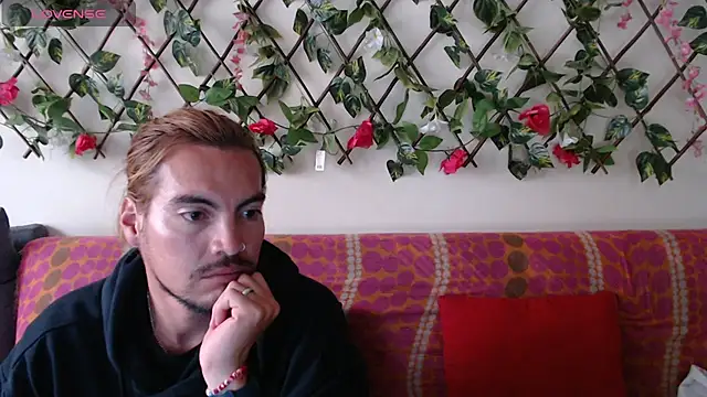Snapshot of Jack_Emily1 chatting on April 19, 9:28 pm Jack Emily1 online show from April 19, 9:28 pm