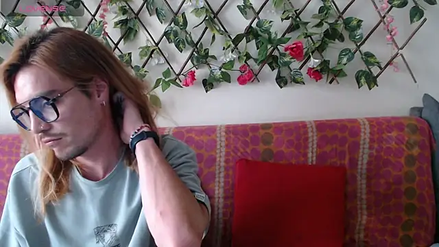 Snapshot of Jack_Emily1 chatting on May 29, 8:29 pm Jack Emily1 online show from May 29, 8:29 pm