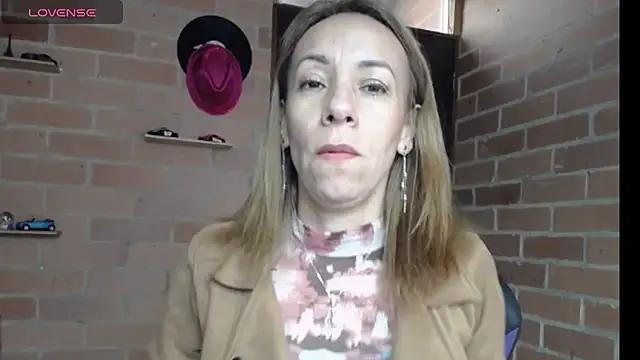 Snapshot of cristin_doll_ chatting on April 21, 2:34 pm cristin doll online show from April 21, 2:34 pm