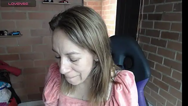 Snapshot of cristin_doll_ chatting on April 24, 3:03 pm cristin doll online show from April 24, 3:03 pm