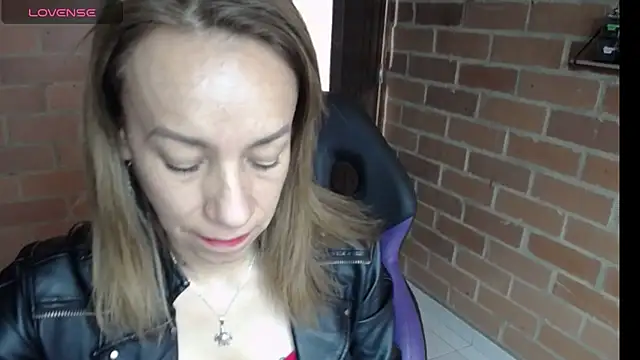 Snapshot of cristin_doll_ chatting on April 27, 2:04 pm cristin doll online show from April 27, 2:04 pm