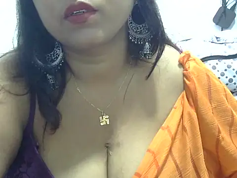Snapshot of ROSEE_MERRYYYY chatting on April 18, 7:18 pm ROSEE MERRYYYY online show from April 18, 7:18 pm