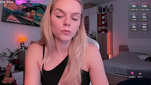 Snapshot of CharliSweet chatting on September 19, 12:28 pm CharliSweet online show from September 19, 12:28 pm