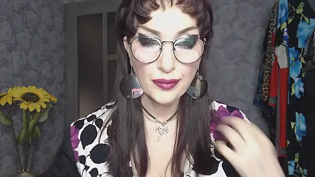 Snapshot of Aziza1 chatting on April 21, 2:56 pm Aziza1 online show from April 21, 2:56 pm