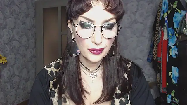 Snapshot of Aziza1 chatting on April 22, 1:12 pm Aziza1 online show from April 22, 1:12 pm