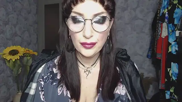 Snapshot of Aziza1 chatting on April 24, 2:19 pm Aziza1 online show from April 24, 2:19 pm