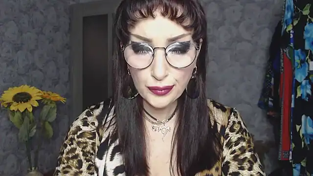 Snapshot of Aziza1 chatting on April 25, 2:03 pm Aziza1 online show from April 25, 2:03 pm