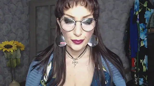 Snapshot of Aziza1 chatting on May 3, 1:06 pm Aziza1 online show from May 3, 1:06 pm