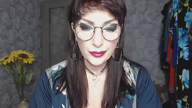 Snapshot of Aziza1 chatting on May 6, 2:11 pm Aziza1 online show from May 6, 2:11 pm