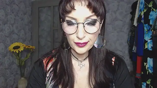 Snapshot of Aziza1 chatting on May 10, 1:49 pm Aziza1 online show from May 10, 1:49 pm