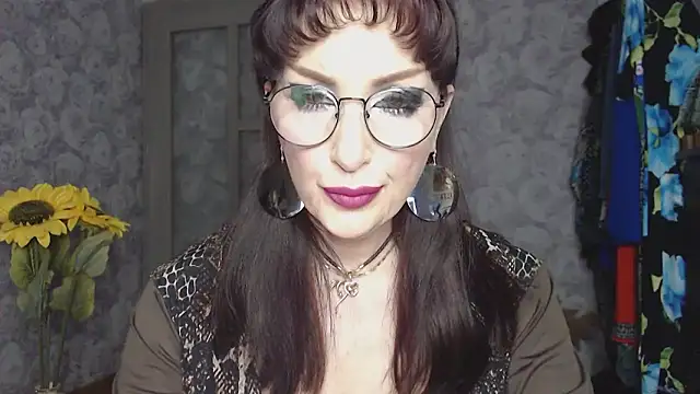Snapshot of Aziza1 chatting on May 12, 1:30 pm Aziza1 online show from May 12, 1:30 pm