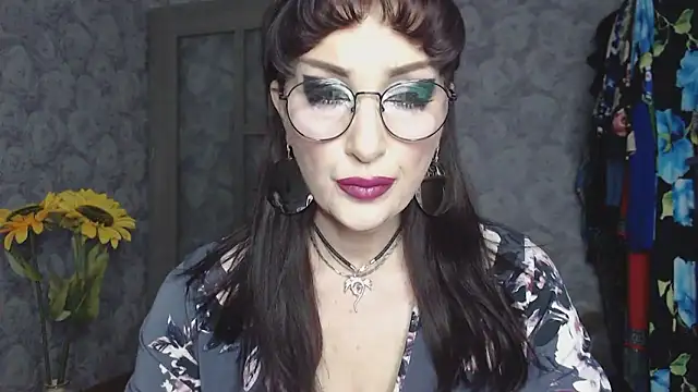 Snapshot of Aziza1 chatting on May 13, 3:09 pm Aziza1 online show from May 13, 3:09 pm