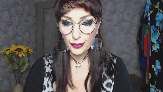 Snapshot of Aziza1 chatting on May 26, 2:24 pm Aziza1 online show from May 26, 2:24 pm