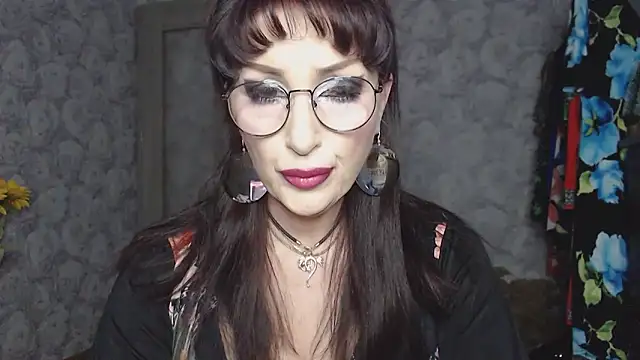 Snapshot of Aziza1 chatting on June 5, 1:17 pm Aziza1 online show from June 5, 1:17 pm