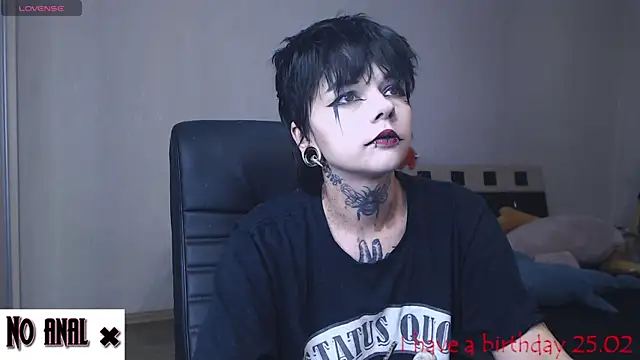 Snapshot of Dark__Elf chatting on February 3, 10:00 pm Dark Elf online show from February 3, 10:00 pm
