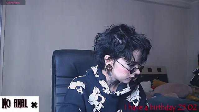 Snapshot of Dark__Elf chatting on February 5, 10:12 pm Dark Elf online show from February 5, 10:12 pm