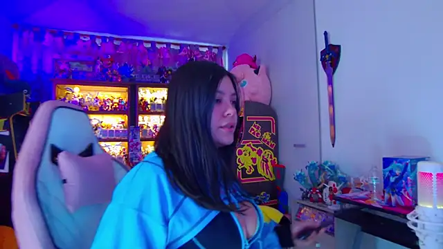 ambarEvans online show from April 18, 7:58 pm