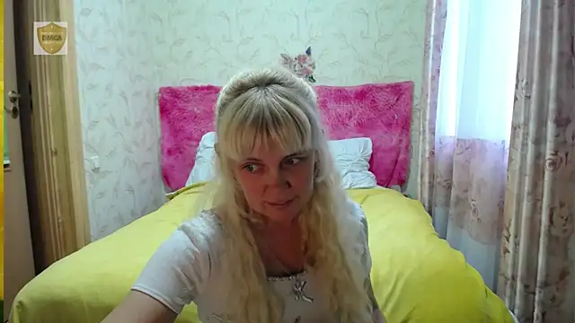 SunnySylvia online show from November 7, 9:53 am