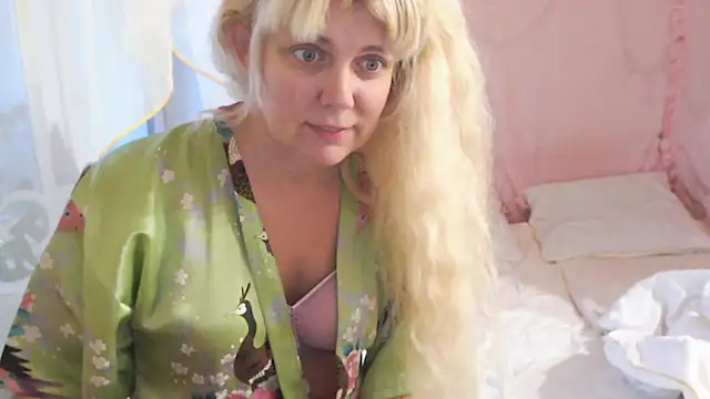 SunnySylvia online show from November 27, 5:31 am