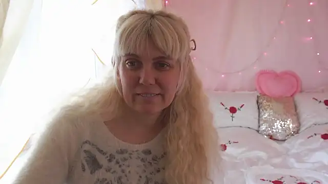 Snapshot of SunnySylvia chatting on March 21, 9:03 am SunnySylvia online show from March 21, 9:03 am