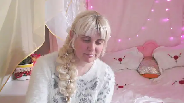 Snapshot of SunnySylvia chatting on March 22, 4:43 pm SunnySylvia online show from March 22, 4:43 pm