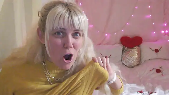 Snapshot of SunnySylvia chatting on March 25, 4:35 pm SunnySylvia online show from March 25, 4:35 pm
