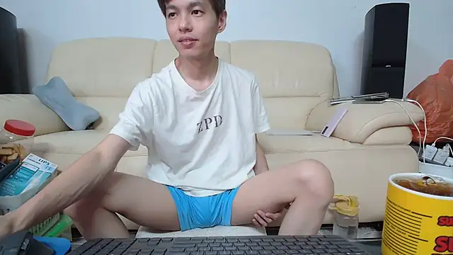 Snapshot of andrewooi chatting on May 9, 12:21 pm andrewooi online show from May 9, 12:21 pm