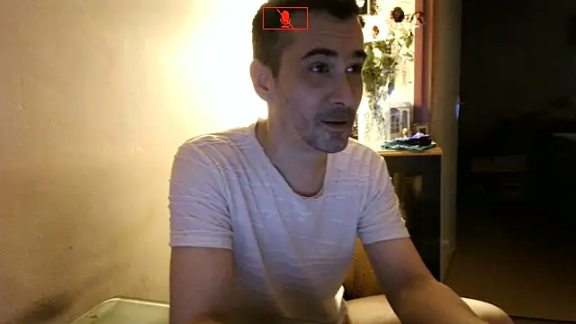Snapshot of Ethangay chatting on June 5, 9:26 am Ethangay online show from June 5, 9:26 am