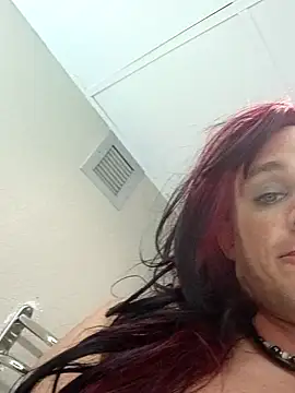 Snapshot of MaddyC6992 chatting on June 20, 2:42 pm MaddyC6992 online show from June 20, 2:42 pm