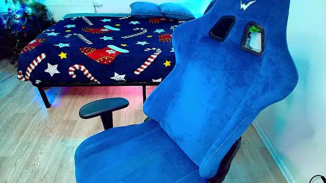 Snapshot of CranberryHot chatting on February 2, 2:43 am CranberryHot online show from February 2, 2:43 am