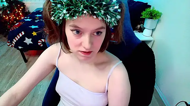 Snapshot of CranberryHot chatting on February 2, 2:49 pm CranberryHot online show from February 2, 2:49 pm