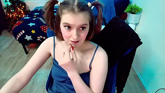 Snapshot of CranberryHot chatting on February 3, 2:11 pm CranberryHot online show from February 3, 2:11 pm