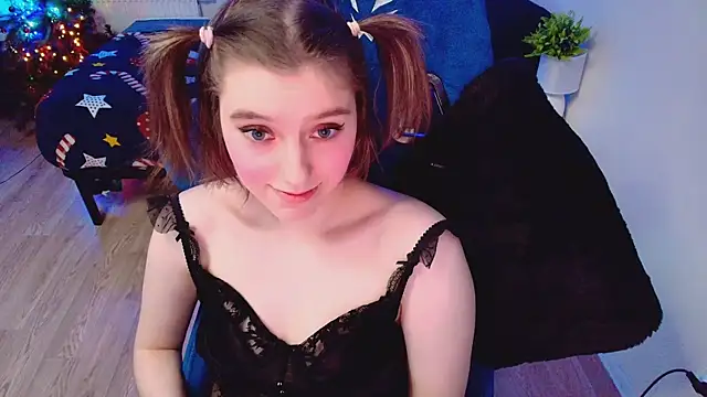 Snapshot of CranberryHot chatting on February 7, 5:33 am CranberryHot online show from February 7, 5:33 am