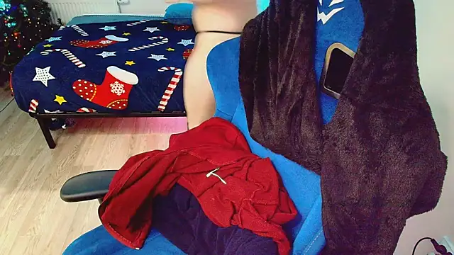 Snapshot of CranberryHot chatting on February 8, 6:44 pm CranberryHot online show from February 8, 6:44 pm