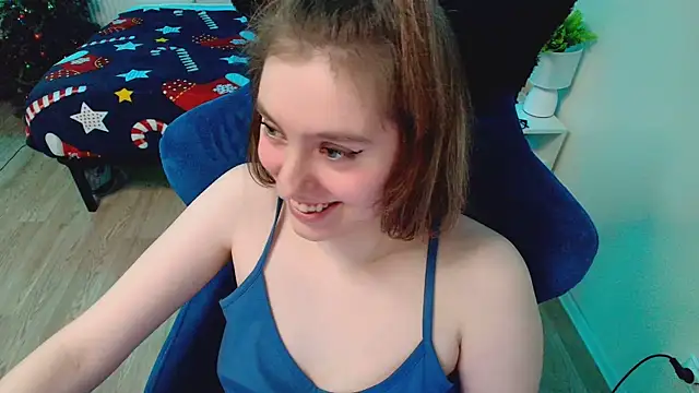 Snapshot of CranberryHot chatting on February 16, 8:27 pm CranberryHot online show from February 16, 8:27 pm