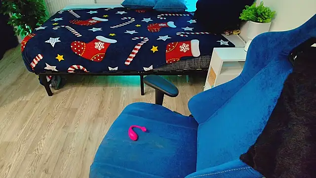 Snapshot of CranberryHot chatting on February 22, 4:24 am CranberryHot online show from February 22, 4:24 am