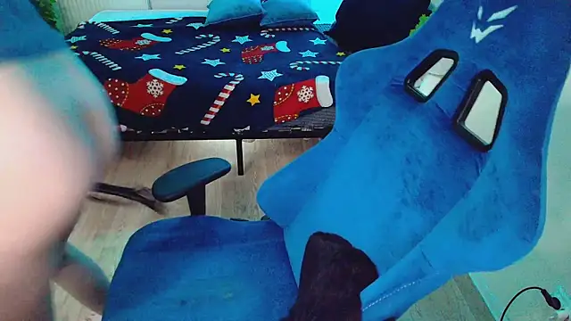 Snapshot of CranberryHot chatting on February 23, 5:49 am CranberryHot online show from February 23, 5:49 am