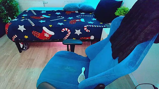 Snapshot of CranberryHot chatting on March 1, 4:47 am CranberryHot online show from March 1, 4:47 am