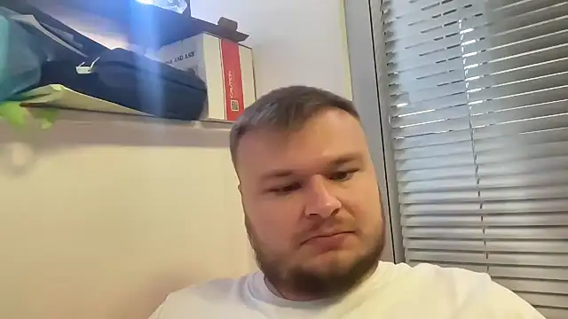 Snapshot of fmodel chatting on September 18, 9:44 am fmodel online show from September 18, 9:44 am