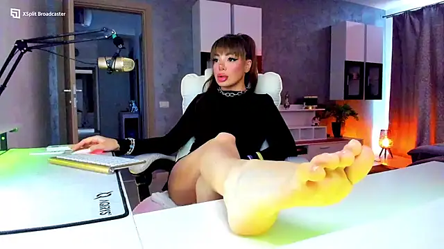 Snapshot of Miss_kay1111 chatting on June 28, 12:11 pm Miss kay1111 online show from June 28, 12:11 pm
