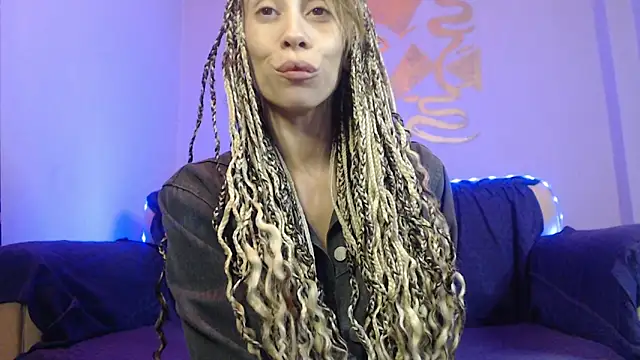 Snapshot of DIOSAHONEY chatting on May 9, 11:21 pm DIOSAHONEY online show from May 9, 11:21 pm